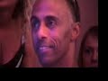 le chevelier blanc pas tr�s cathodique fut c�l�br� - one more time ! - lors d'une somptueuse r�ception organis�e dans les ors du petit trianon et l'all�gresse la plus g�n�rale. oui je sais c'est un zeugme. j'aime. bref, le petit julien � ne surtout pas confondre avec celui qui, fi�rement, se targue de sa polyurie face aux touristes en vill�giature bruxelloise, fut fort aise de constater que ces trois meilleures amies - jessica, rochelle rochelle, et raymond barre - ont librement interpr�t� un extrait de sa pi�ce pr�f�r�e 
