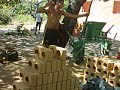 PRODU��O DE TIJOLO ECOL�GICO.