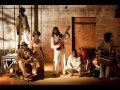 Click here to watch this video Cia. Burlantins - A pena ea coroa