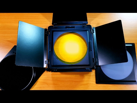 Click aici pentru vizualizare Prezentare sistem de voleti, filtre colorate si grid pentru reflector cu diametrul de 18cm Prezentare sistem de voleti, filtre colorate si grid pentru reflector cu diametrul de 18cm
