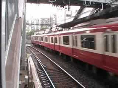 京急新1000形1033編成通過
