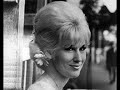 Bekijk muziek clip van Dusty Springfield met Summer Is Over