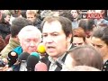 \"Garzonek soilik bere buruan dagoen alarma piztu nahi du\"