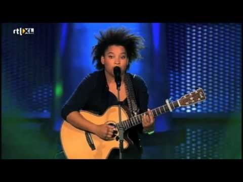 julia - Julia van der Toorn @ Blind Auditions, TVOH Julia van der Toorn zorgt, na Wudstik en Mitchell Brunings in de eerste serie, voor een nieuwe sensatie in de twe...