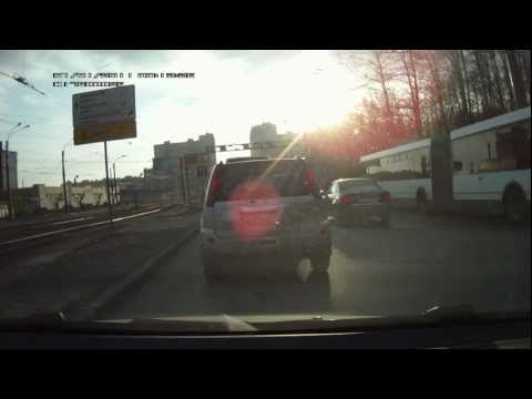 Торможение в луже стало причиной аварии Торможение в луже стало причиной аварии