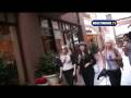videos de Miley Cyrus and Friends Chill at the Mall