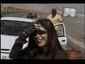 La pequeña haciendo un profundo analisis a la suzuki RF400R... AL PARECER LA PRUEBA FUE TODO UN EXITO !!!