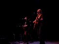 indigo girls perform 