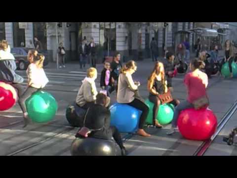 Hüpfball-Flashmob in 1070 Wien