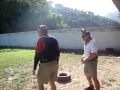 jose leon instructor de tiro (IPSC) explica a fransisco.MPG