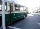 trolebus en calle blanco trolebus en calle blanco