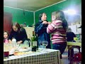 fiesta familiar en la parcela