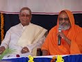 Sri K. Pattabhi Jois honoured by Swami Dayananda Saraswati Sri K. Pattabhi Jois honoured by Swami Dayananda Saraswati
