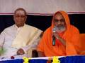 Sri K. Pattabhi Jois honoured by Swami Dayananda Saraswati
