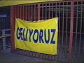 fenerbahçe samiyendeki maçtan önceki gece GELİYORUZ pankartı