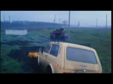 Lada vs tank: Donetsk residents block Ukrainian army