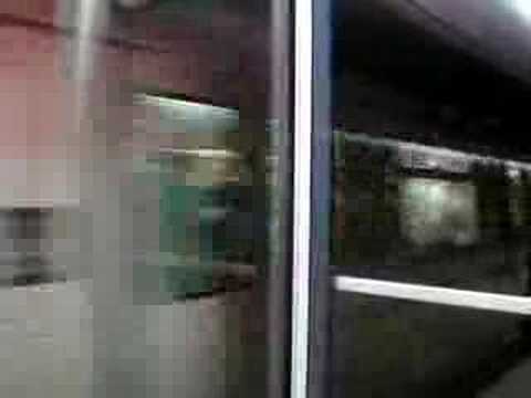 港鐵M-train列車駛入荔景站