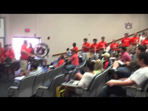 Bruce Pearl Interrupts Auburn Class To Promote Pearl Jam