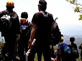Click here to watch this video 古祖母山頂で校歌斉唱～岩戸小6年生遠足にて