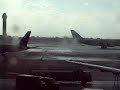 Avianca despegando de Miami Intl lloviendo