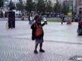 Klaus Bärbel sings at Bremen main station