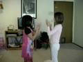videos de Haylie and Hallie Handshake