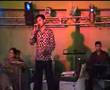 Amrish singing a Kishore Kumar song 'Neele Neele Ambar Pe'