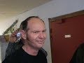 la traditionnelle chanson du nouvel an par mon p�re et son tic d'enlever et remettre ses lunettes...