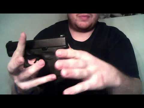 how to properly hold a handgun