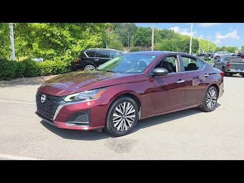 Used 2025 Garnet Pearl NISSAN 2.5 SV image 1