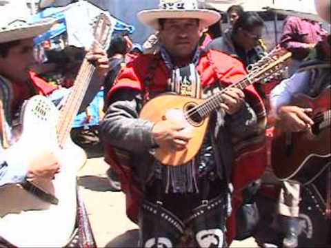 Fiesta y tradición en homenajes a la Virgen de Altagracia en Puno