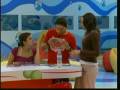 luis le muestra sus CDs a marifer p2