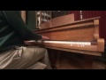 Gidion plays his improvisation vliegen met mn vleugels on his piano