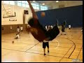 Aterriza de cabeza practicando salto