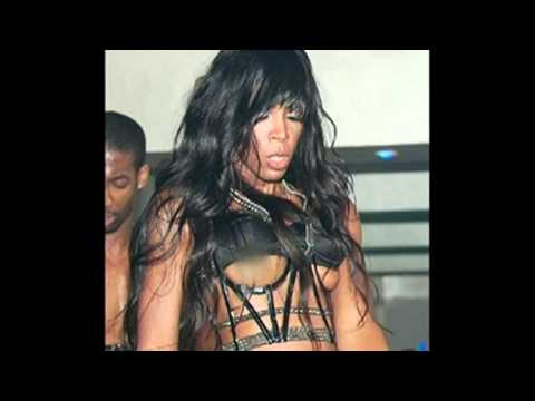 Kelly Rowland's nip slip