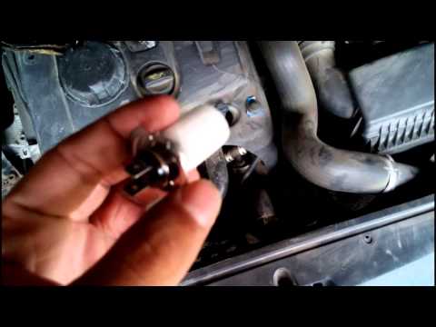 Peugeot 307 How to change a headlight bulb (kako zamijeniti sijalicu)