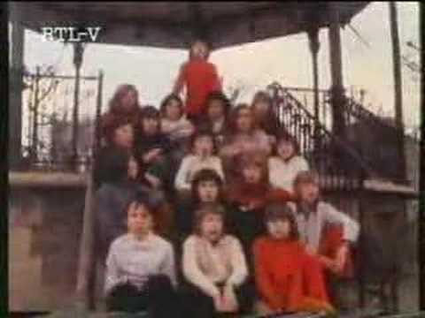 Isabelle - Les Poppys - Isabelle je t'aime - 1972 FULL Length version. Enjoy On s'était juré De ne jamais se séparer D'avoir une maison Un beau jardin et des bébés Et d...