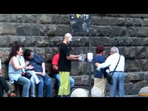 gReY street mime in Florence