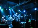 ce ne stavamo a guardarla dal lato del palcoscenico, questo dinosauro della musica che gi� a 17 anni ascoltavamo, pensandola cos� ruvida e lontana...