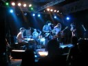 ce ne stavamo a guardarla dal lato del palcoscenico, questo dinosauro della musica che gi� a 17 anni ascoltavamo, pensandola cos� ruvida e lontana...