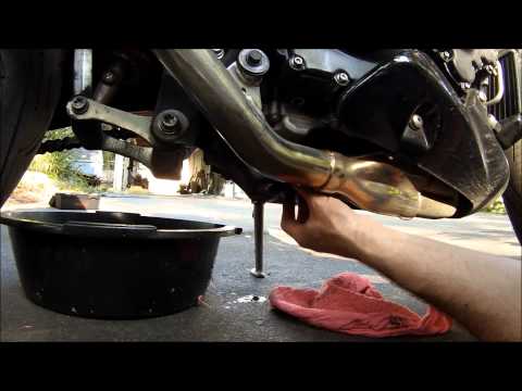 how to change oil street triple r