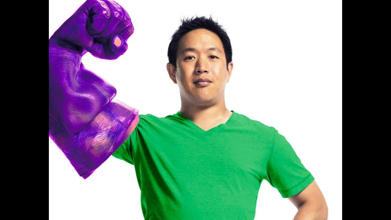Cover image - Ming Chen appears on AMC Comic Book Men and is also invaluable to Kevin Smith's ever growing web presence. Ming also talks about his love of conventions and podcasts, including...