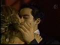 Mia y Miguel se besan en su fiesta