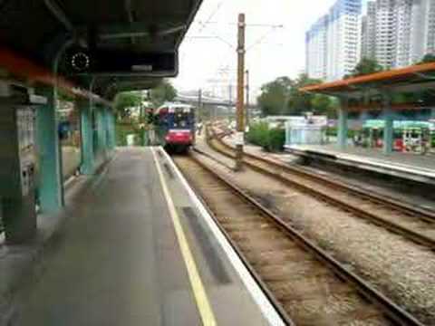 港鐵(前九鐵)輕鐵615P線列車駛離輕鐵車廠站