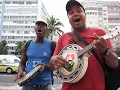 Pagou somente se voce toque o hino :-)