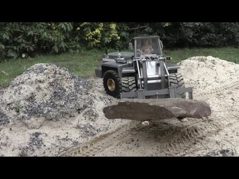 walkende Reifen - Walkende Reifen hier kaufen: http://tobias-braeker.de Cushion tyres buy here: http://tobias-braeker.com Walkende Reifen für Modell Baumaschinen, wie hier der...
