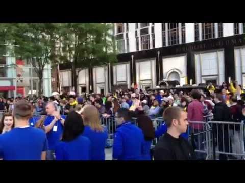 Line at 5th Avenue store in New York