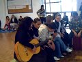 la laura y la nata cantando por el barrio en el instituto,con la colaboracion de franci xico con el cajon,pepa con la guitarra y angu y alba tocando las palmas