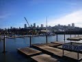 a trip to san francisco

 regarder la vid�o
c'est une maison bleue
adoss�e � la colline
on y vient � pied, on ne frappe pas
ceux qui vivent l�, ont jet� la cl�
on se retrouve ensemble
apr�s des ann�es de route
et l'on vient s'asseoir autour du repas
tout le monde est l�, � cinq heures du soir
san francisco s'embrume
san francisco s'allume
san francisco, o� �tes vous
liza et luc, sylvia, attendez-moi

nageant dans le brouillard
enlac�s, roulant dans l'herbe
on �coutera tom � la guitare
phil � la kena, jusqu'� la nuit noire
un autre arrivera
pour nous dire des nouvelles
d'un qui reviendra dans un an ou deux
puisqu'il est heureux, on s'endormira
san francisco se l�ve
san francisco se l�ve
san francisco ! o� �tes vous
liza et luc, sylvia, attendez-moi

c'est une maison bleue
accroch�e � ma m�moire
on y vient � pied, on ne frappe pas
ceux qui vivent l�, ont jet� la clef
peupl�e de cheveux longs
de grands lits et de musique
peupl�e de lumi�re, et peupl�e de fous
elle sera derni�re � rester debout
si san francisco s'effondre
si san francisco s'effondre
san francisco ! o� �tes vous
liza et luc, sylvia, attendez-moi