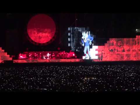 wall - per avere il video e/o l'audio integrale di tutto il live di Roger Waters - The Wall @ Roma Stadio Olimpico 2013 chiedi tramite commenti o in PM. Another bri...